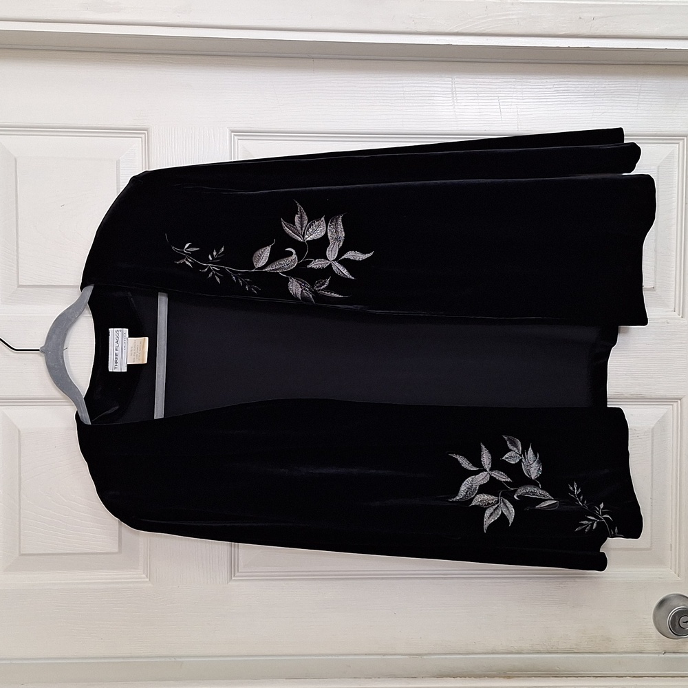 Vintage Three Flaggs Womens Large Floral Embroidered Black Velvet Cardigan
